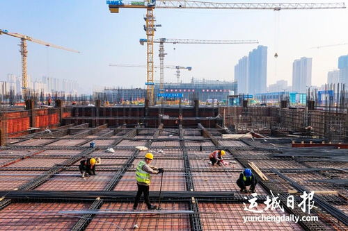 會展中心建設(shè)工地上的奮斗身影